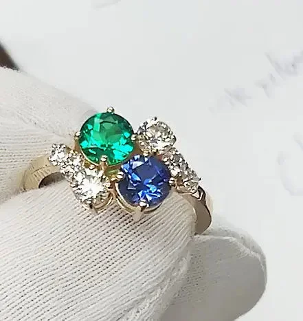 Round Emerald and Sapphire Cluster Ring