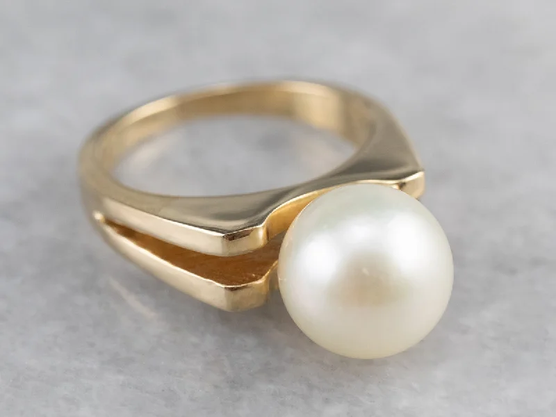 Sleek Vintage Pearl Solitaire Ring