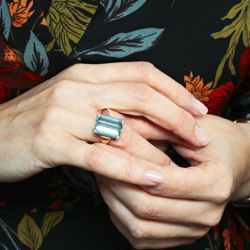 Superb Vintage Certificated Natural Aquamarine Cocktail Ring