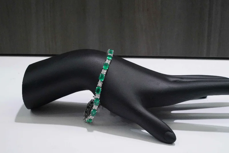 Emerald Bracelet 1.63 carat diamonds 8.45 carats Emerald 18k White gold